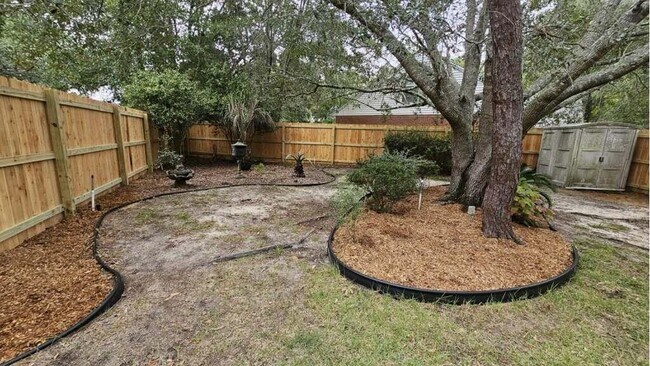Building Photo - 1592 Parkwood Ct W