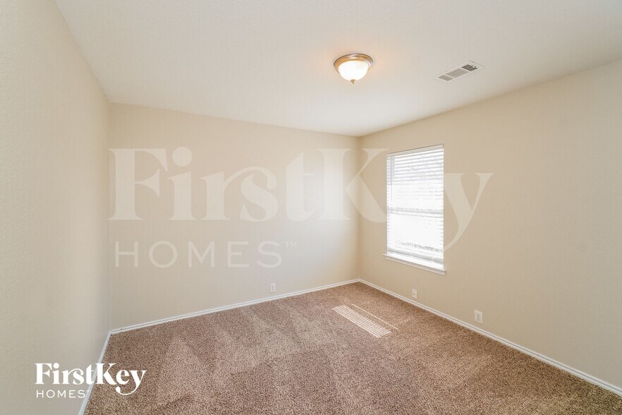 Building Photo - 1632 Mountain Brook