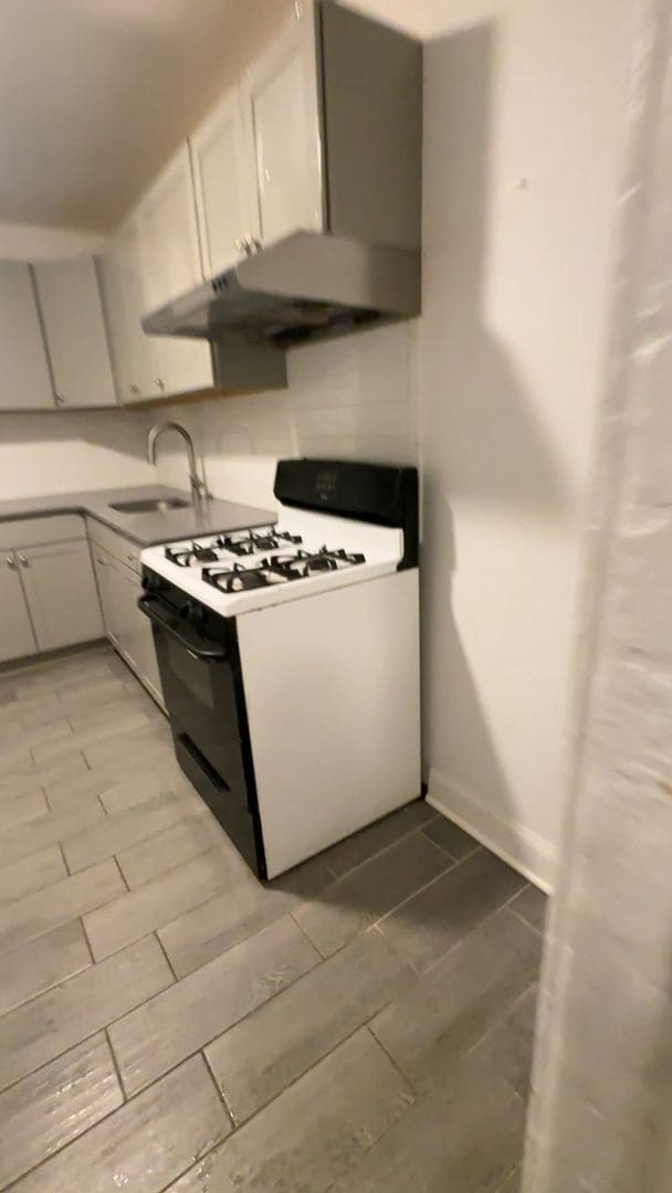 Building Photo - 3B1B two story town house with finished basement | Walking distance to Drexel University and UPenn