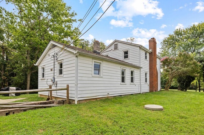 Building Photo - 1457 Caledon Rd