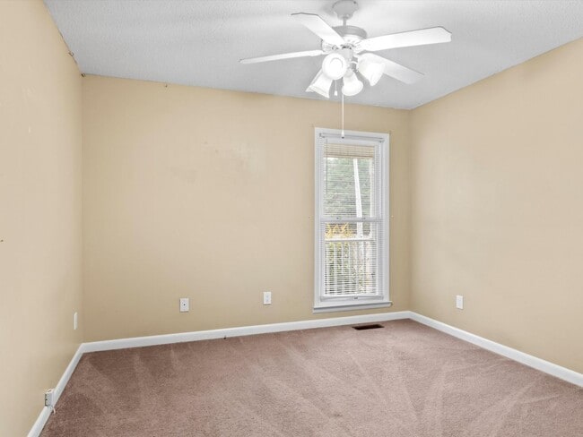 Building Photo - Nice, well-maintained home located on a quiet street in East Limestone.