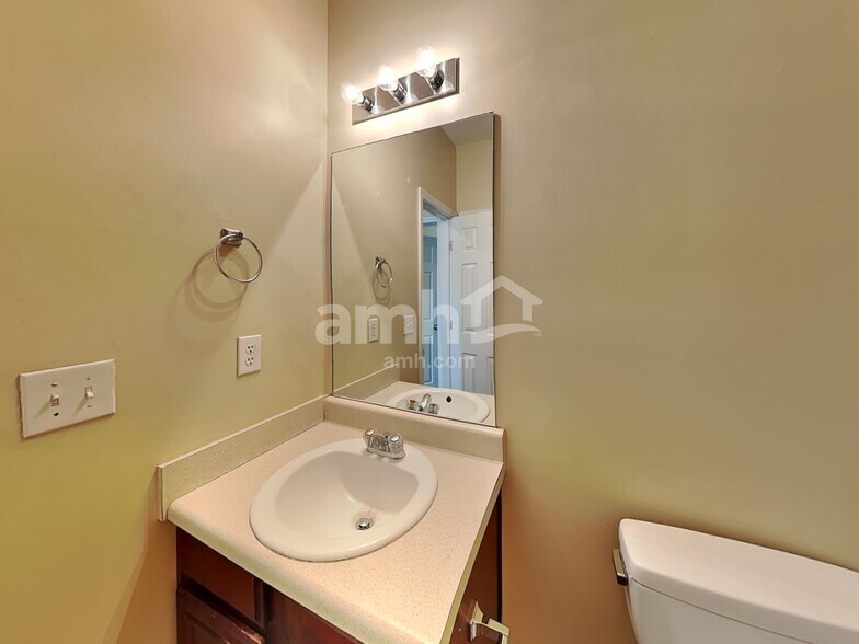 Building Photo - 3511 Umatilla Ln SW