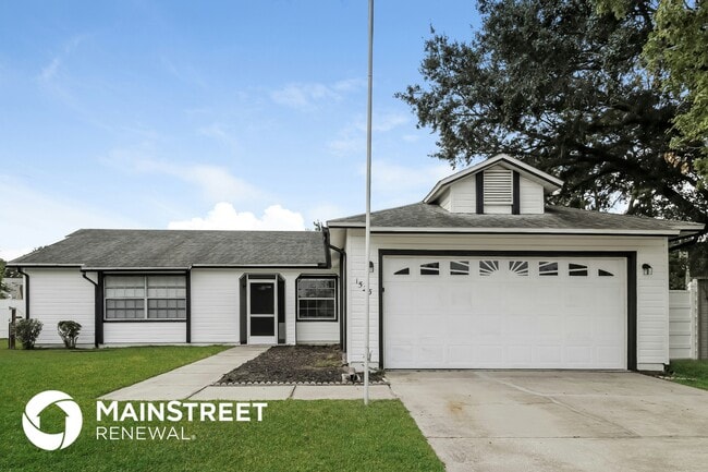 Building Photo - 1523 Maplewood Cir