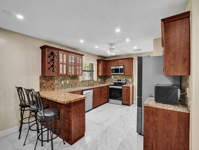 Building Photo - 9610 Dunhill Dr