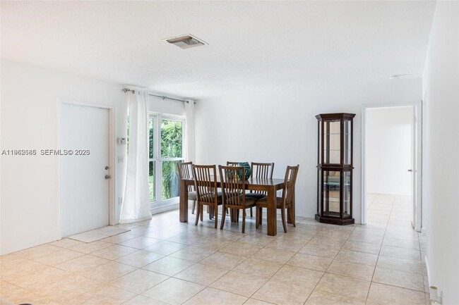 Building Photo - 107 SE 5th St