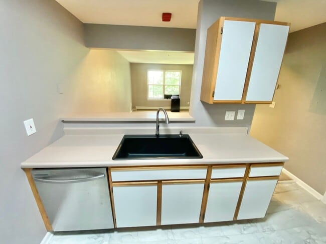 Building Photo - 1 Bedroom Apartment in Burlington VT Avail...
