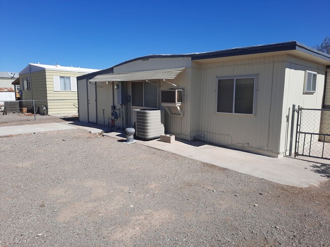 Building Photo - 3 bed/2bath mobile home walking distance t...