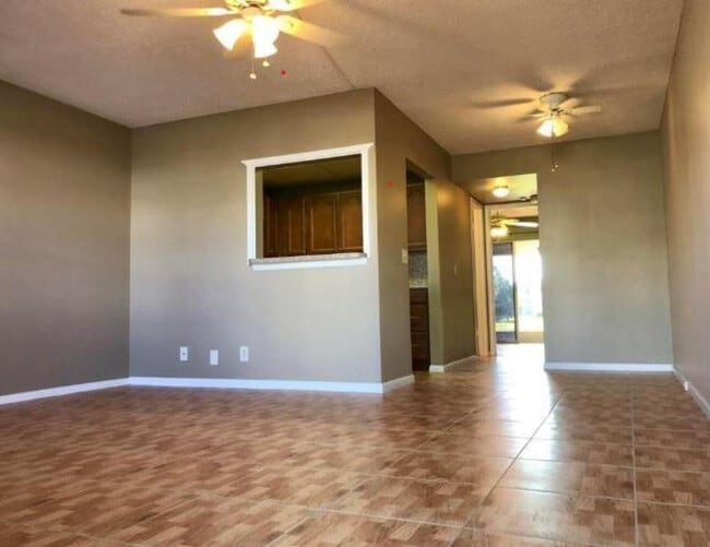 Building Photo - 91 Ventnor E