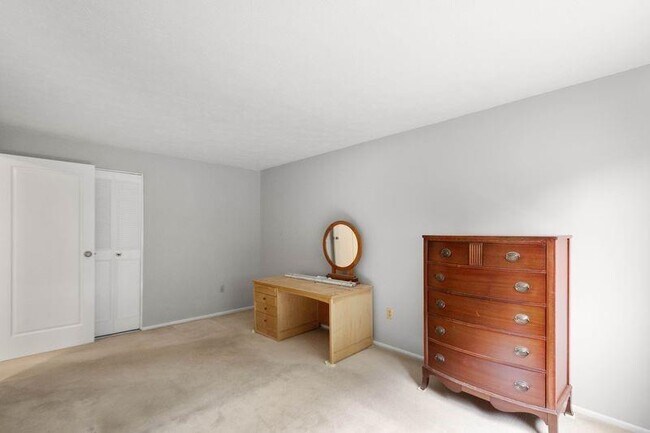 Building Photo - 214 Wedgewood Rd