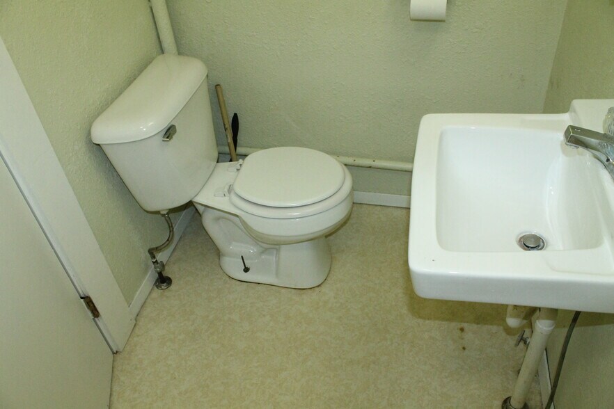 Bathroom - 119 Elm St