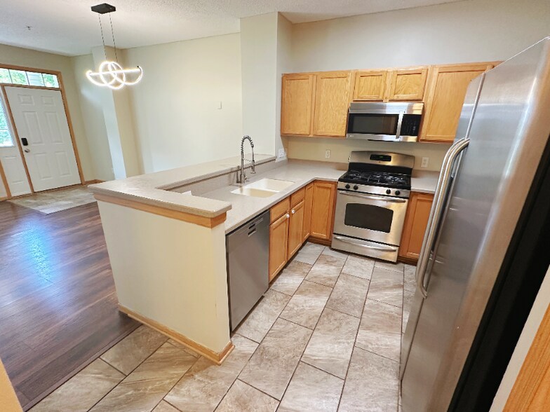 Building Photo - 1244 Chateau Ave
