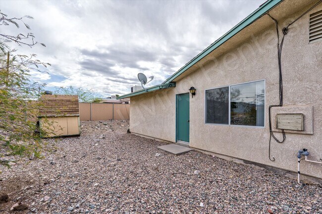 Building Photo - SAND870