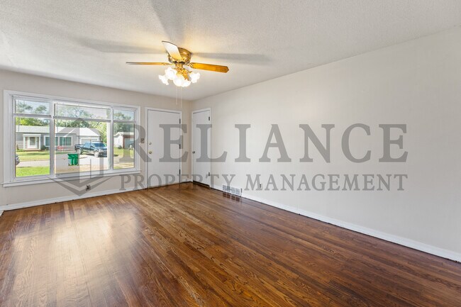 Building Photo - 3026 S Vine St