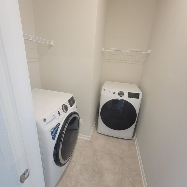 Building Photo - 3BR/2.5BA Townhome in Terraces at Farmington; Great Schools!