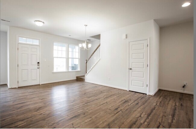 Building Photo - 4011 Tin Roof Way