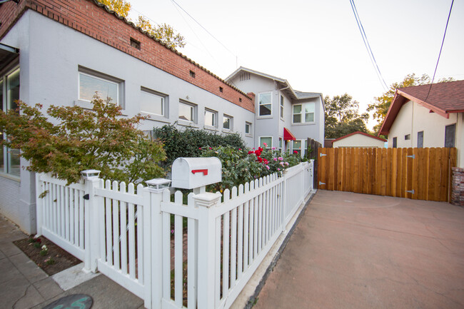 Street view of front yard entrance - 2790 21st St