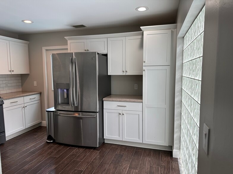 Kitchen - 3403 W Granada St