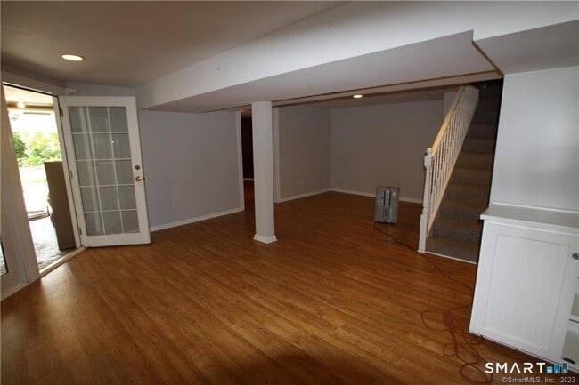 Building Photo - 6 Cherry Ln