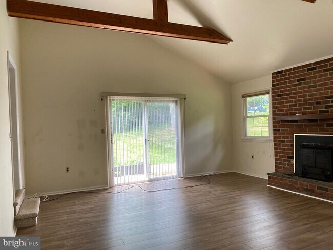 Building Photo - 134 Chapel Hill Dr