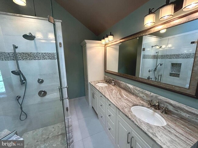 Building Photo - 3879 Charter Club Dr