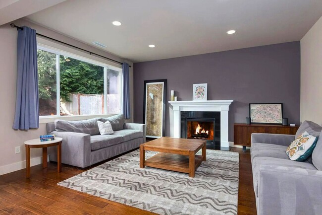 Building Photo - GORGEOUS 5 Bedroom Home in Sammamish