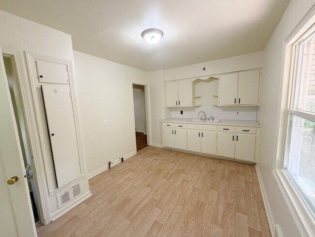 Building Photo - 323 Browning Ave