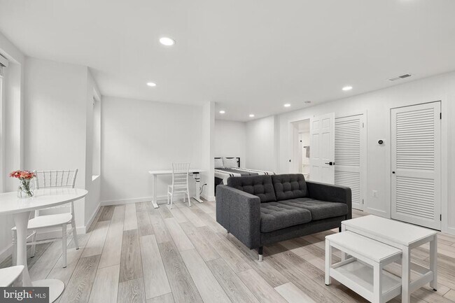 Building Photo - 1821 19th St NW