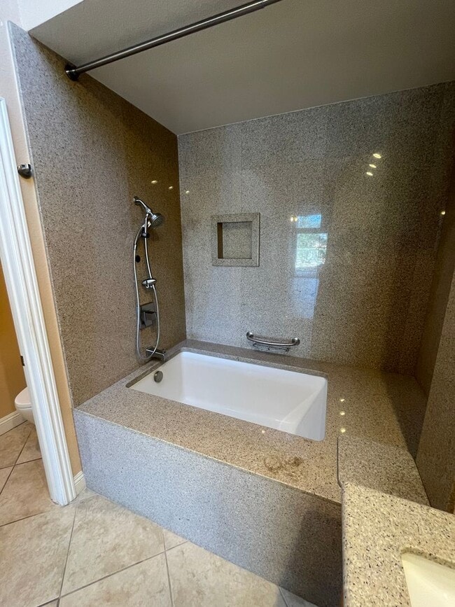 Building Photo - Spacious 2 Bed, 2 Bath House in Prestigious Coto de Caza For Rent!