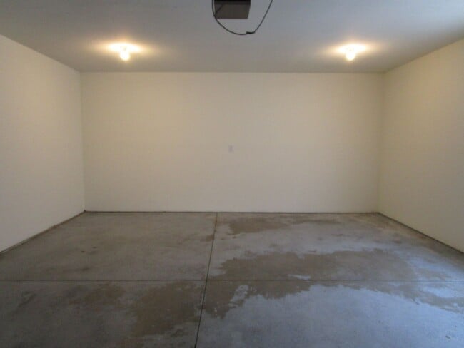 Building Photo - 1724-1726-1726 Louise Cir