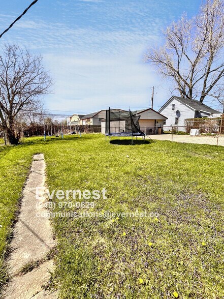 Building Photo - 6901 Heyden St