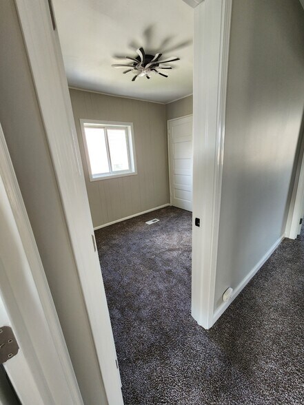 Building Photo - 334 Moyhend St