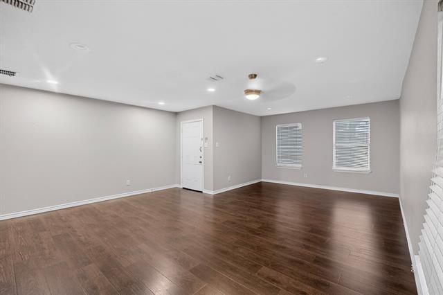 Building Photo - 2216 Chestnut Dr