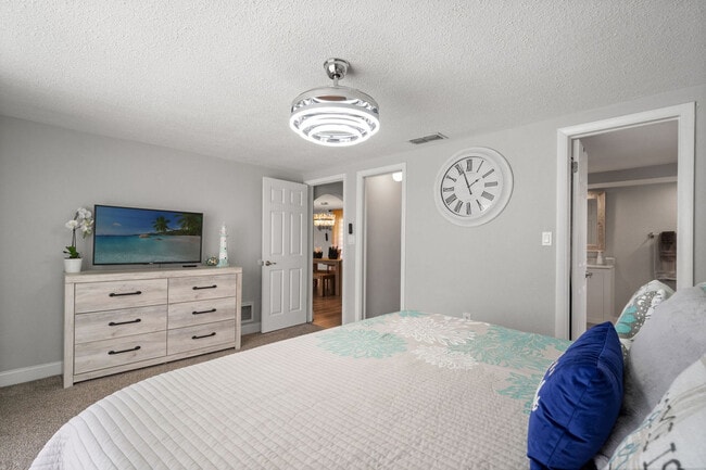 Building Photo - 7240 Westwind Dr