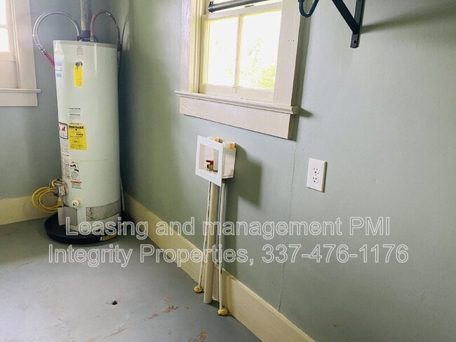 Building Photo - 306 S Lee Ave