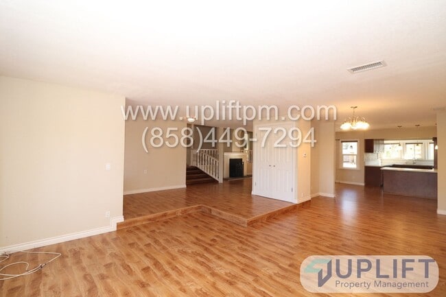 Building Photo - 4 Bedroom 2 Bath with Garage and Greenhous...