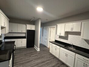 Building Photo - 4 N State St