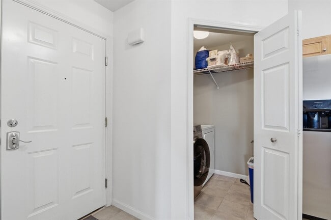 Building Photo - 2233 S Main St