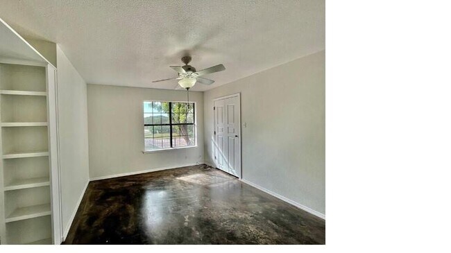 Building Photo - 1045 Hidden Hills Dr