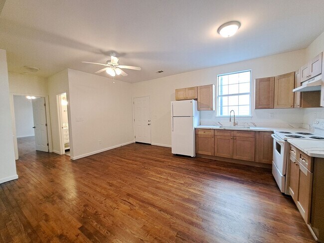 Building Photo - 535 S Tonti St