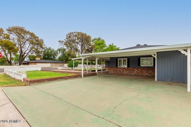 Building Photo - 7340 N 7th Ave