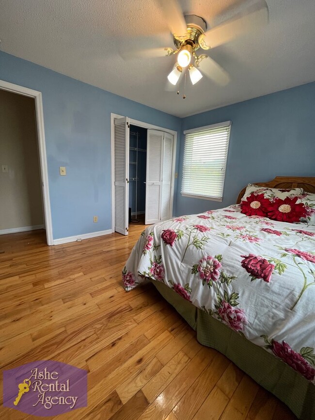 Building Photo - Charming 3bd/2ba House In West Jefferson
