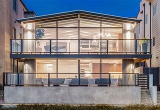 Building Photo - 816 The Strand