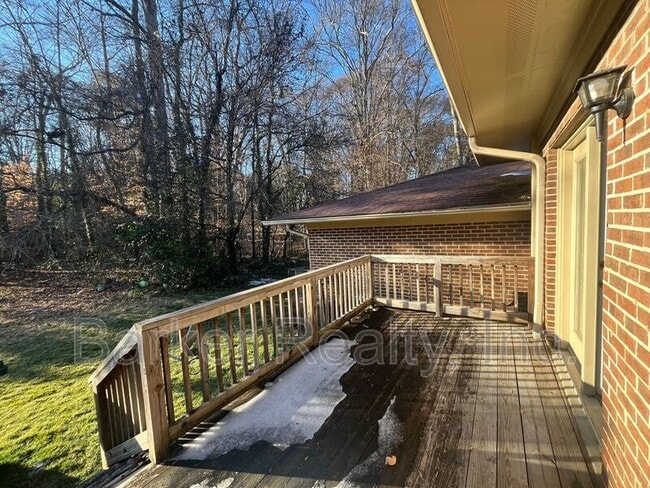 Building Photo - 3127 Woodpecker Ct