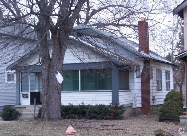 Building Photo - 1570 Duxberry Ave
