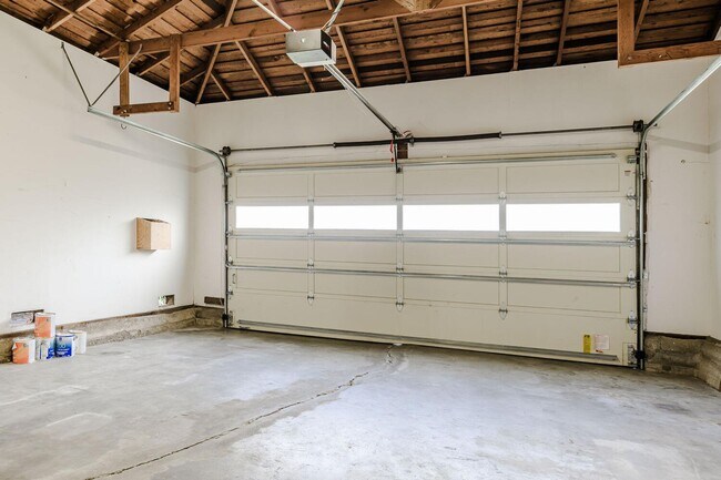 Building Photo - Beautiful 3 Bedroom / 2 Bath Single Family House in Burlingame!