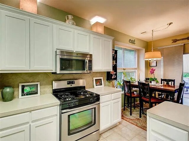 Building Photo - 2221 Speidel Dr