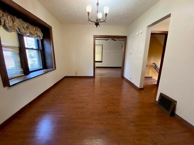 Building Photo - 167 E Mapledale Ave