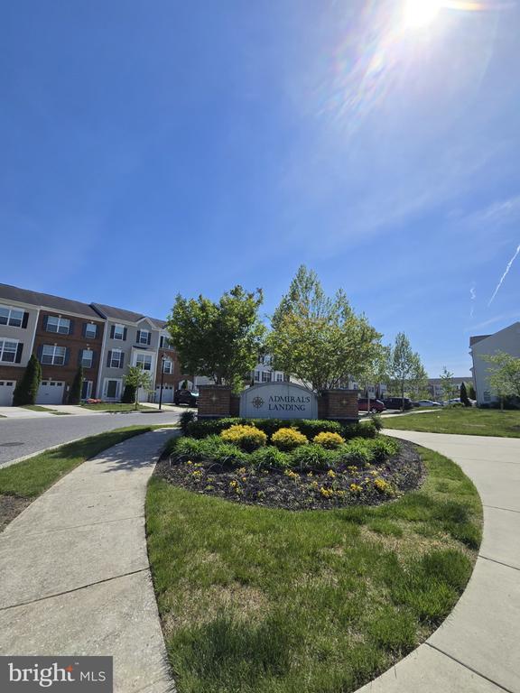 Building Photo - 7720 Village Park Dr