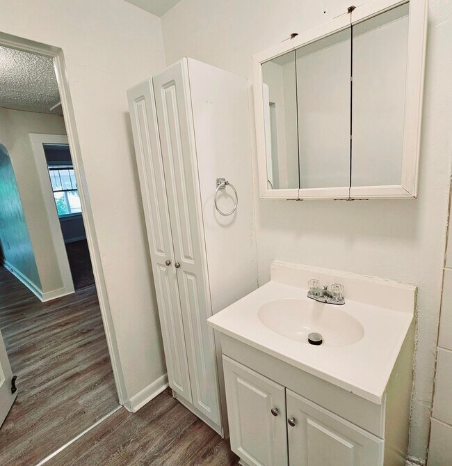 Building Photo - Fully Remodeled 2-Bed, 1-Bath Home in Old ...