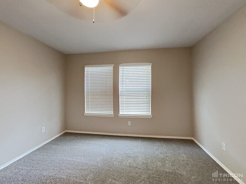 Building Photo - 429 Sandy Creek Dr